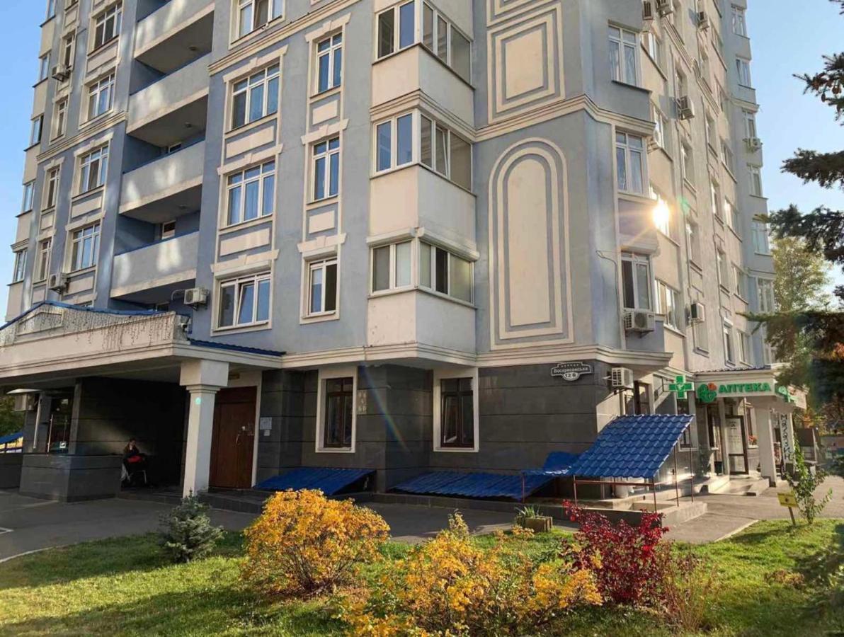 Modern Apartment Near Park Κίεβο Εξωτερικό φωτογραφία